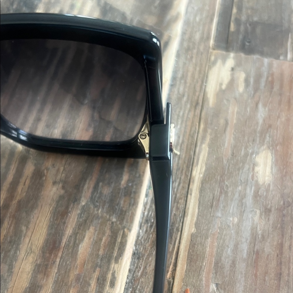 Gucci Oversized Square Black Women’s Sunglasses - Picture 9 of 12